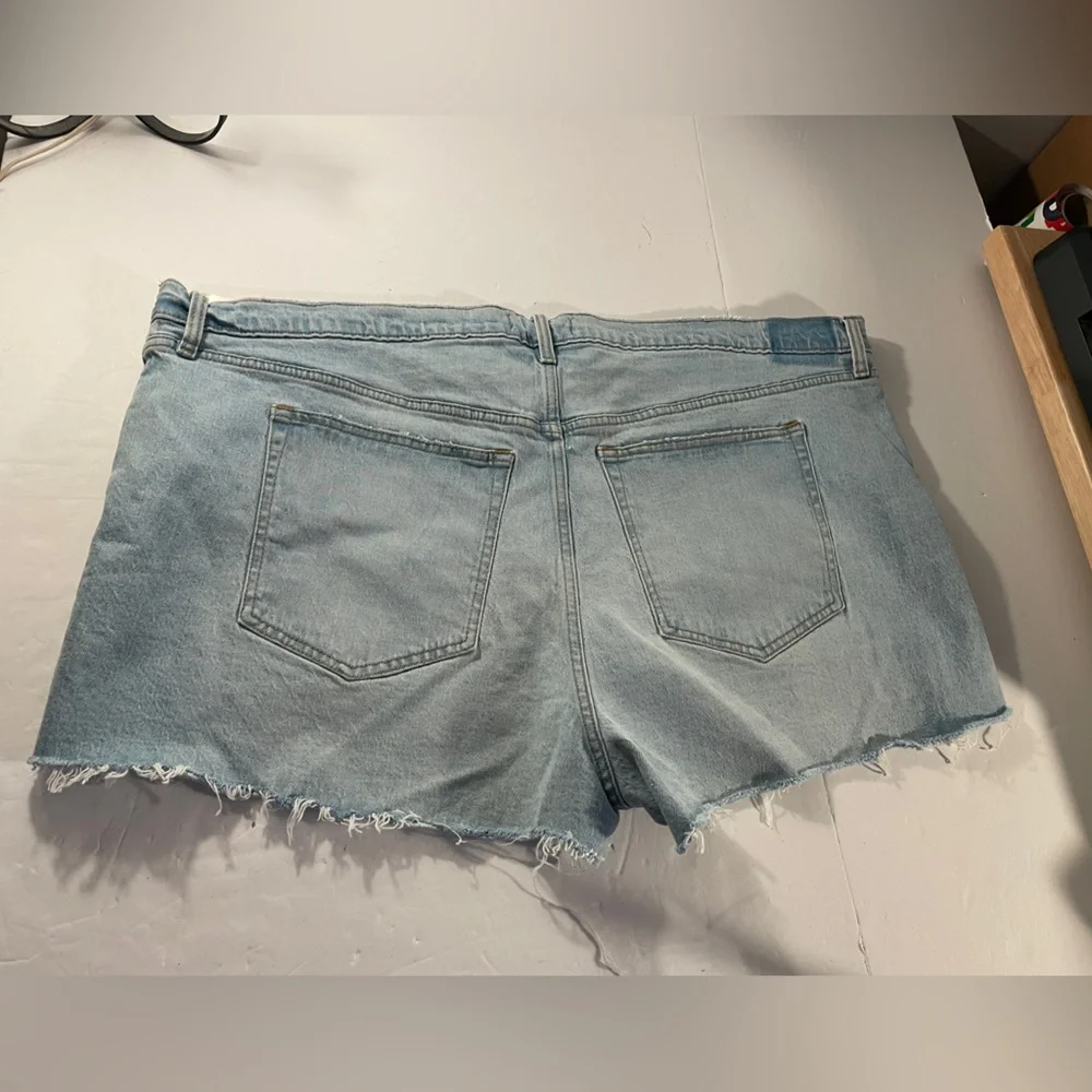 Abercrombie And Fitch The Mom Short High Rise NWT - Picture 1 of 9